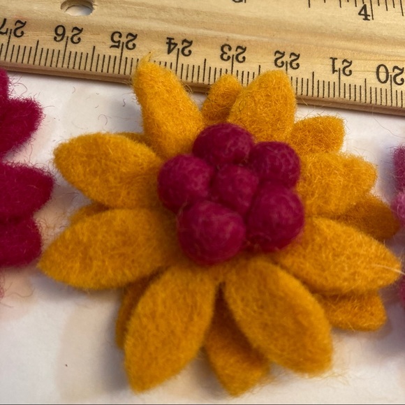 Zinnias Flowers 100% Wool Felt Crafts Applique Embellishments Needle Felting - Picture 4 of 13